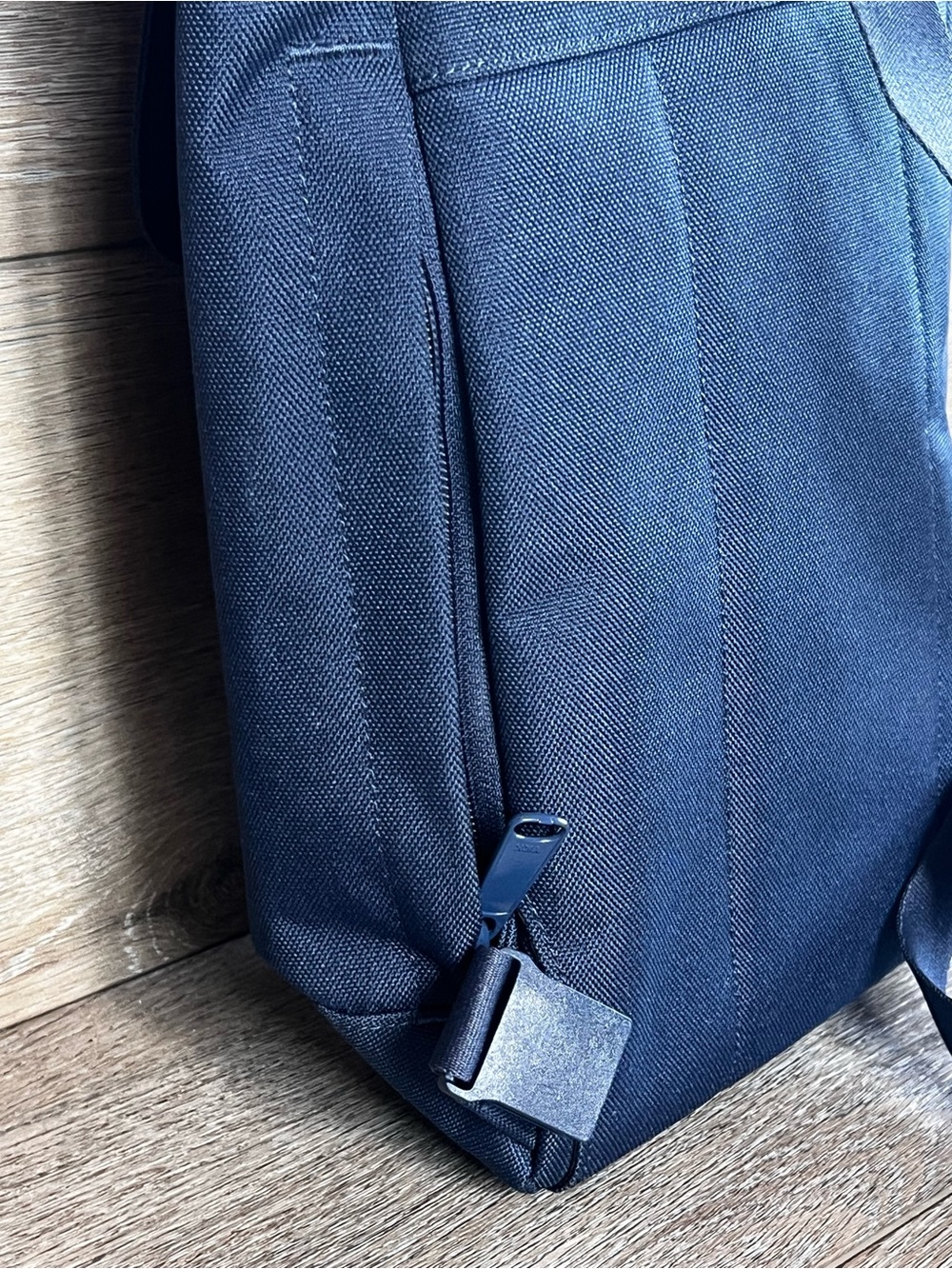 NWOT Herschel Supply Company Navy Canvas Backpack with Brown magnetic strap - Picture 3 of 16